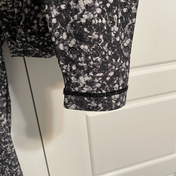 Lululemon High-Waisted Black & White Speckled Athletic Leggings leggings Sz 4 - Picture 5 of 10